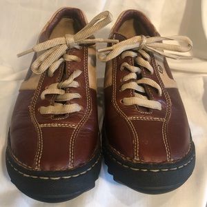 Born Athletic Shoe leather upper size 6.5